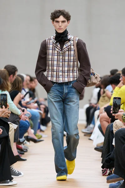 Look 32